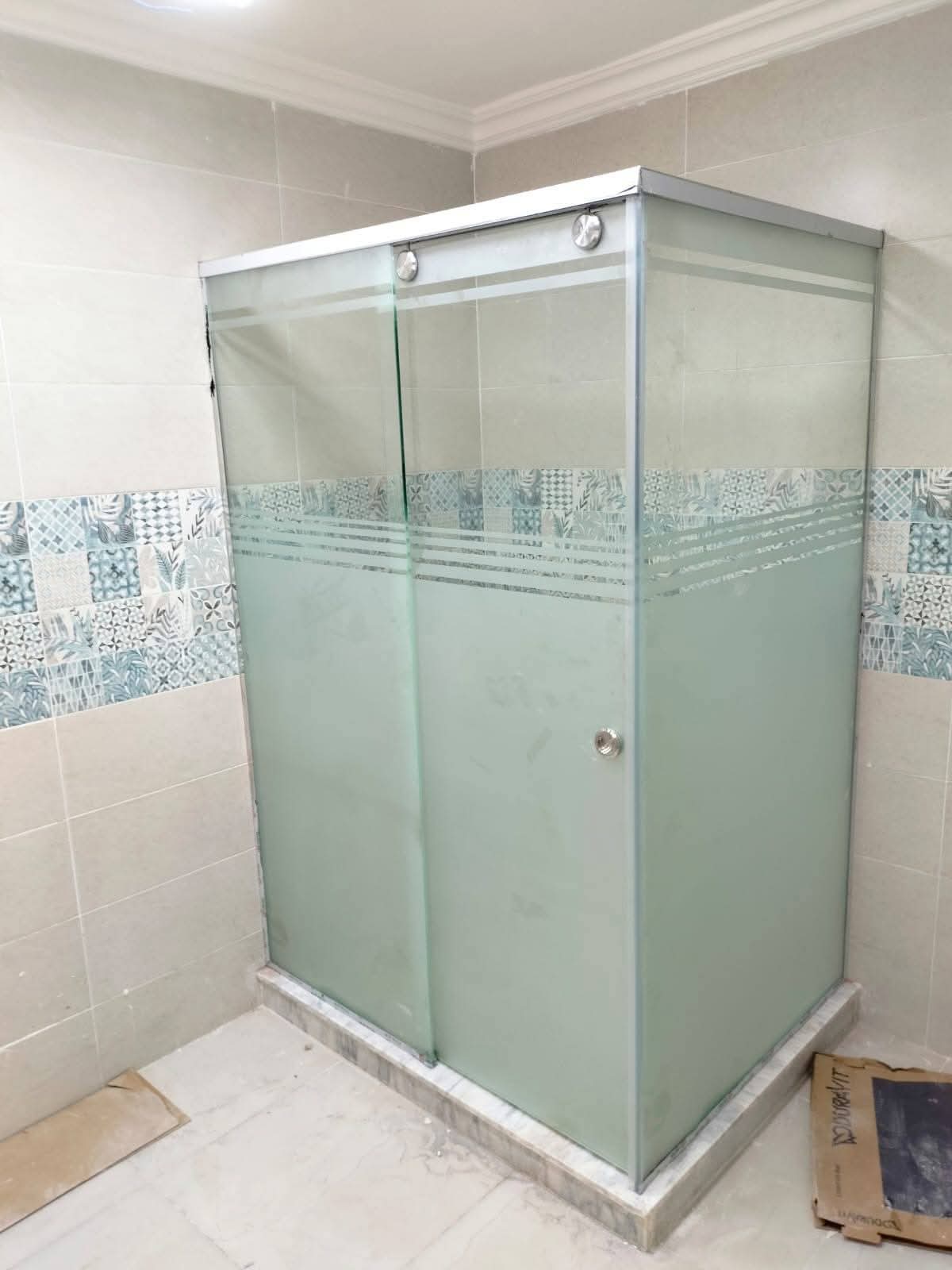 شاورات زجاجية